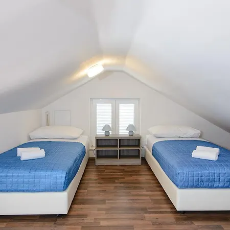 Violeta 2 With Parking *