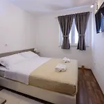 Violeta 2 With Parking Apartament *