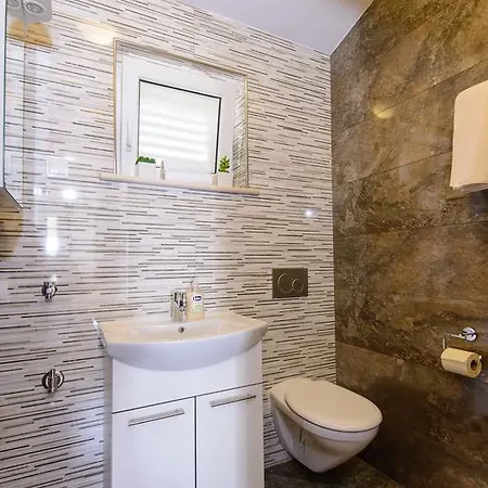 Violeta 2 With Parking 아파트 *